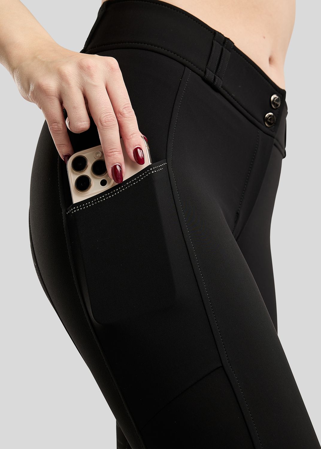 MoMaddy Breeches w. Gun Metal Crystals - Fullgrip, Black 