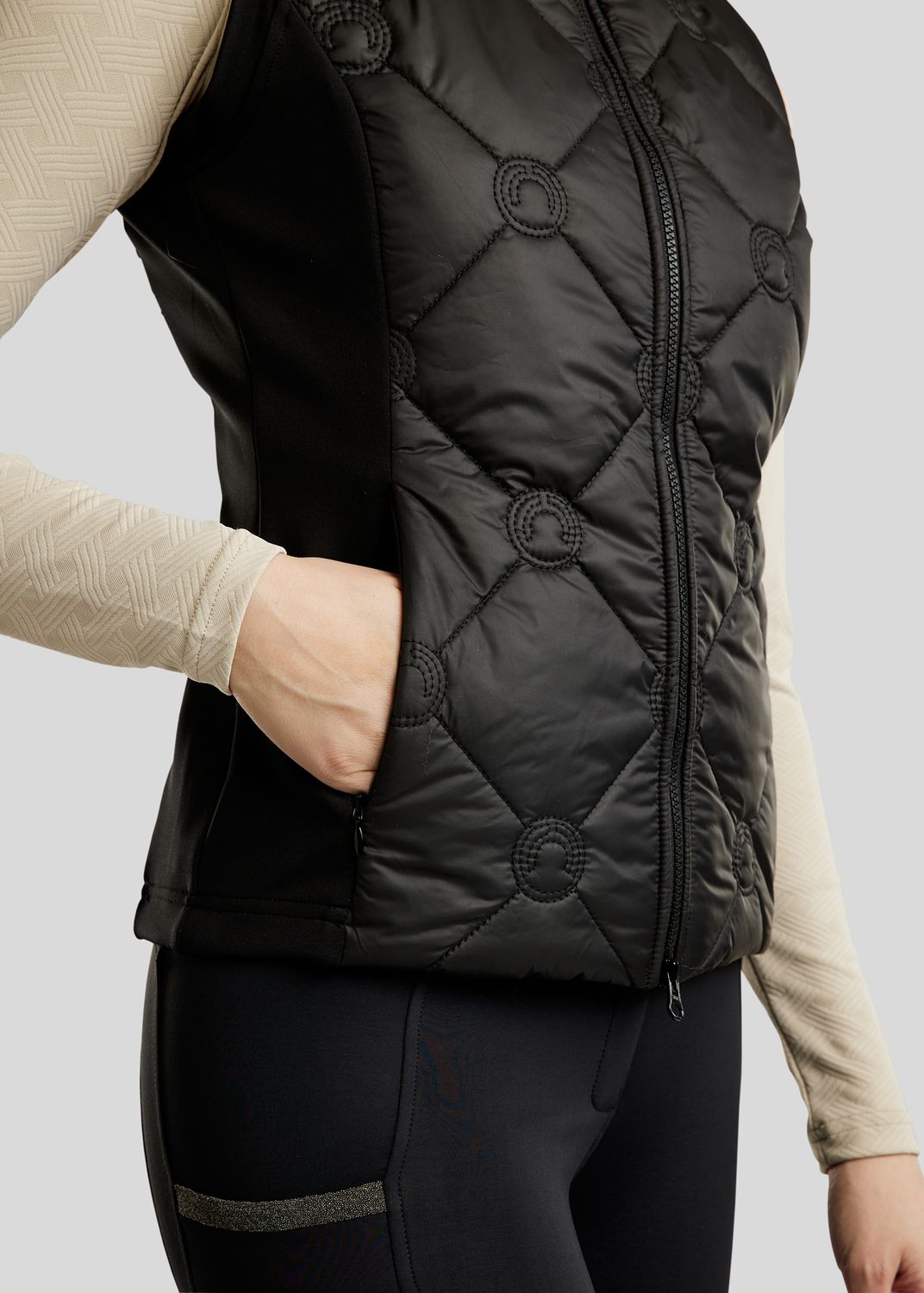 MoMartina Hybrid Vest m. Kviltet Monogram - Sort 