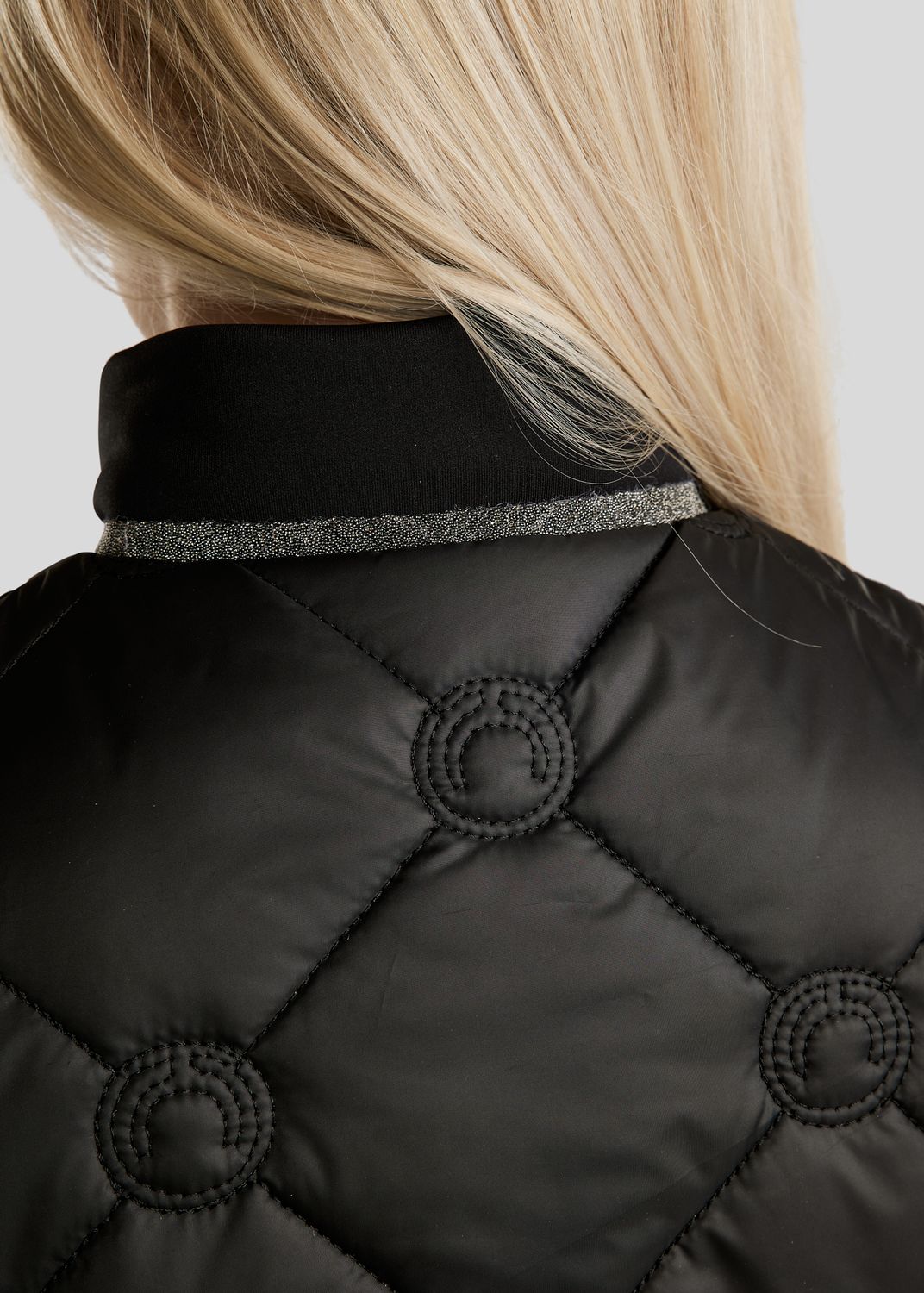 MoMartina Hybrid Vest m. Kviltet Monogram - Sort 