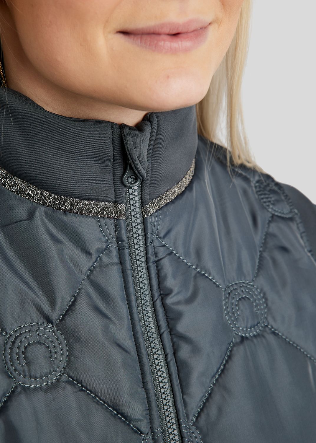 MoMartina Hybrid Vest m. Kviltet Monogram - Dark Slate 