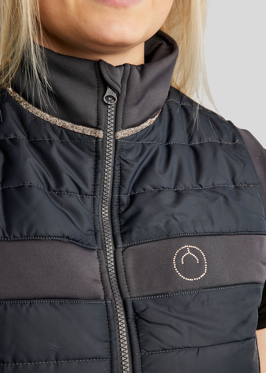 MoLila Hybrid Bodywarmer w. Champagne Crystal Tape and Crystals - Slate Grey