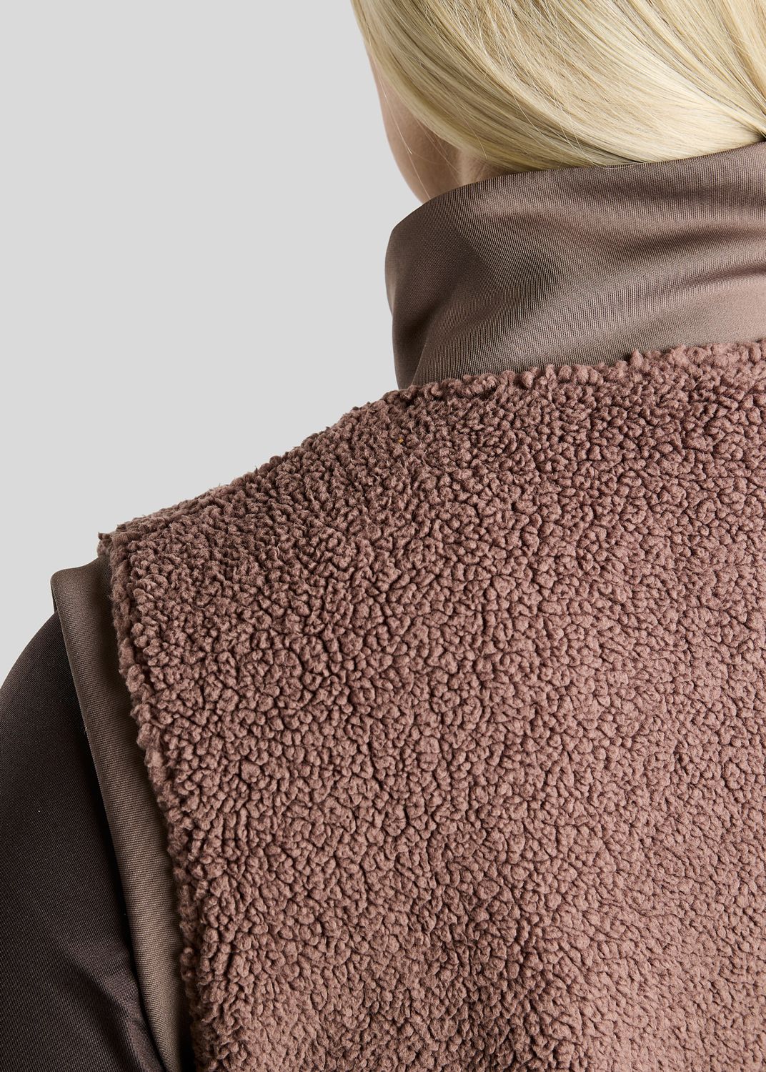 MoEbba Teddy Pile Full Zip Bodywarmer w. Golden Quartz Crystal Tape - Nougat Brown 