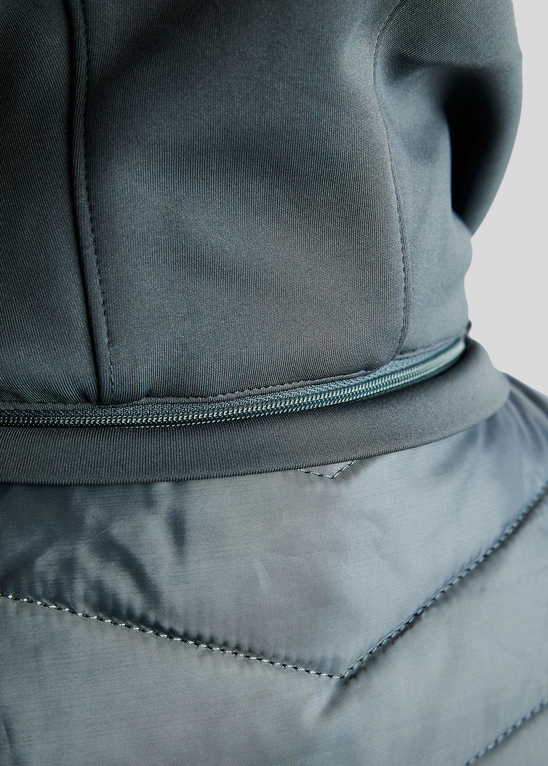 MoEverline Hybrid Bodywarmer w. Detachable Hood and Golden Quartz Crystsals - Dark Slate 