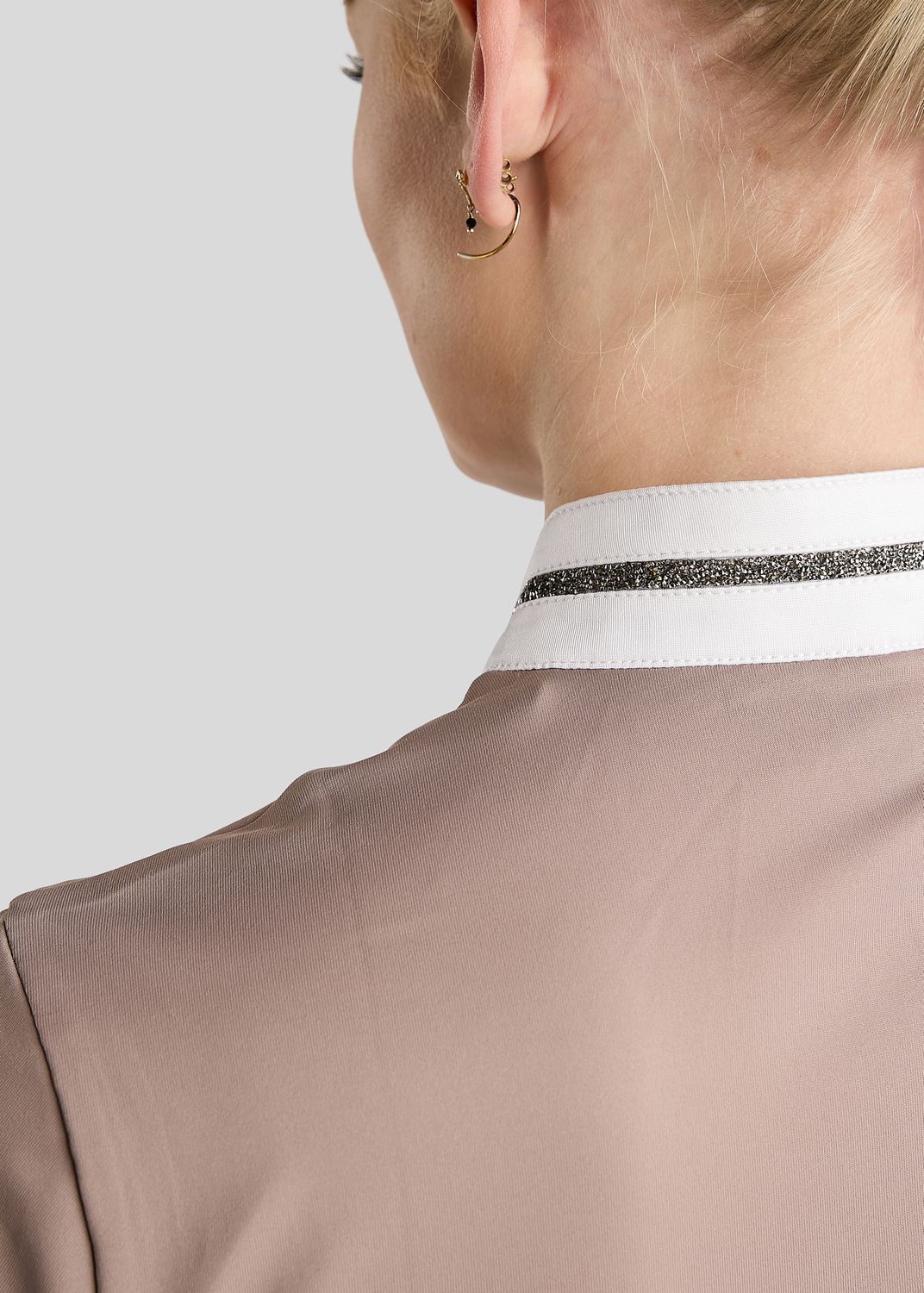 MoMaisy Competition Shirt w. Gun Metal Crystal Tape and Crystal Logo - Pearl Grey 