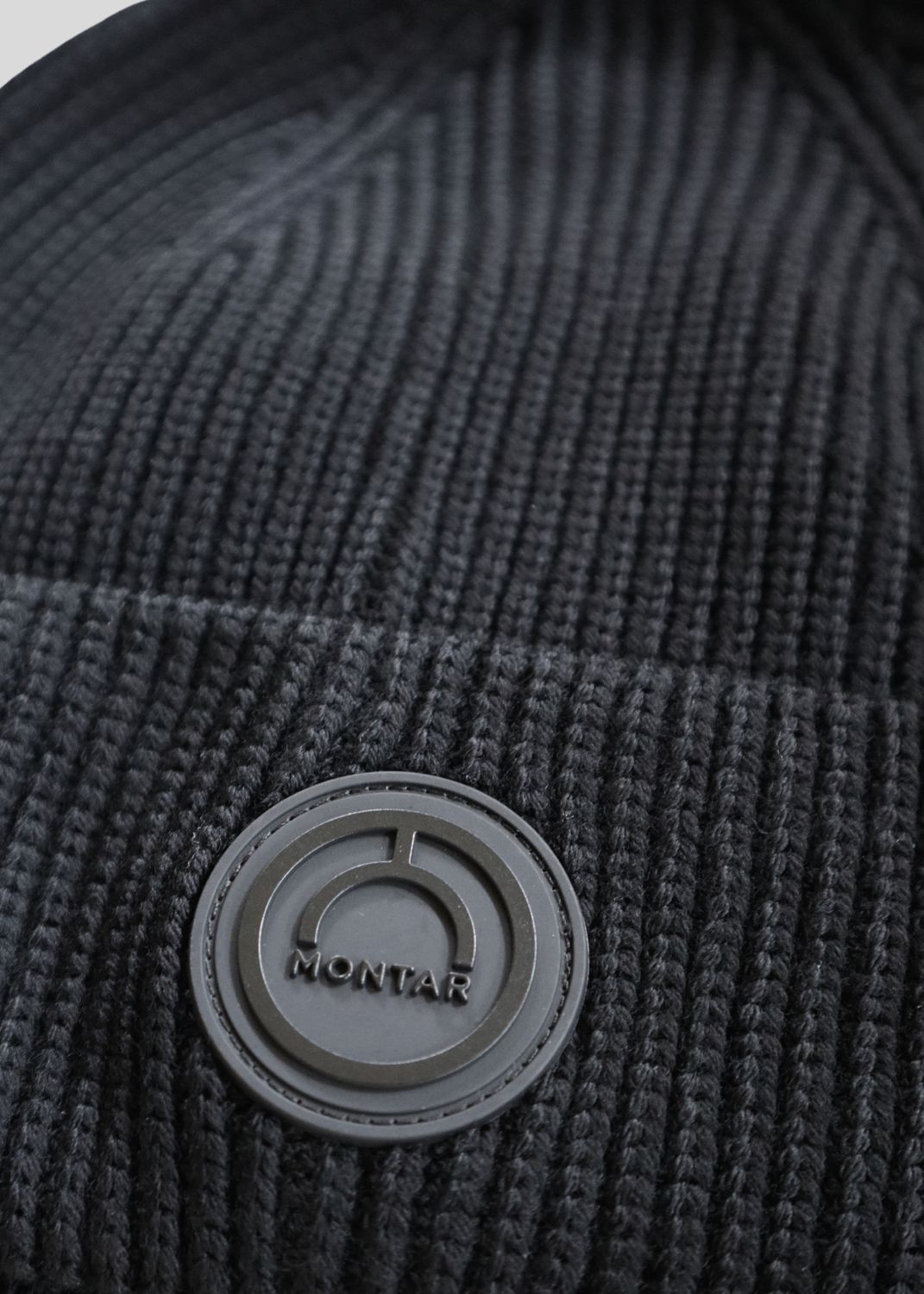 Black Knitted Wool Hat w. Logo Badge - Black 