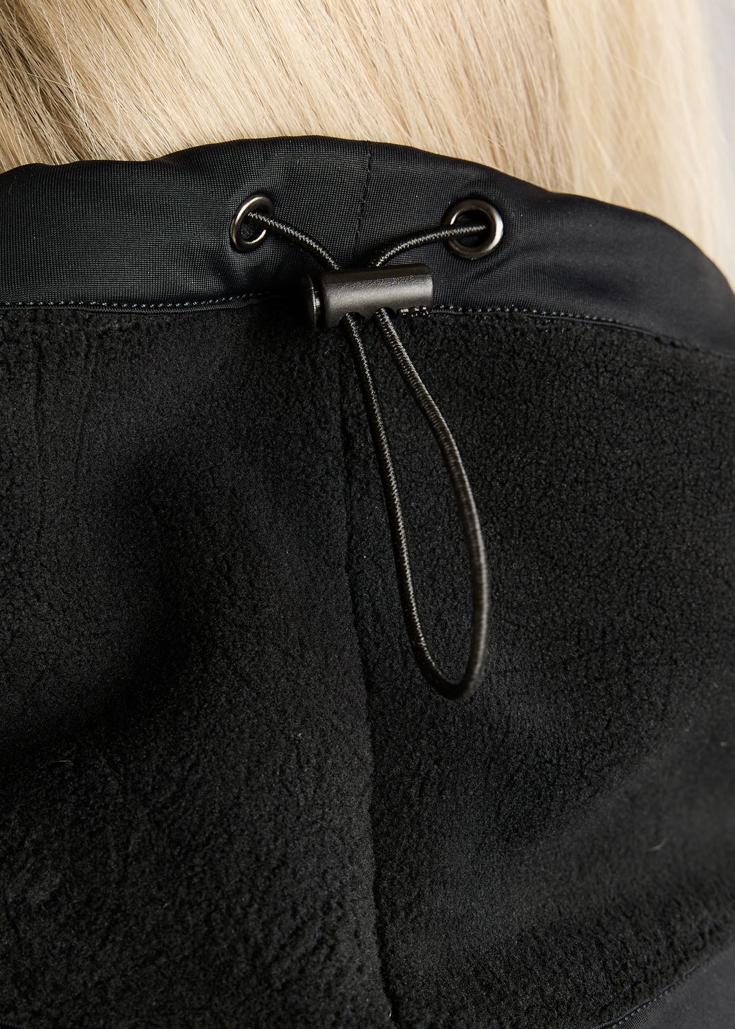 MoEllie Fleece Neckwarmer w. Gun Metal Crystal Tape Logo - Black 