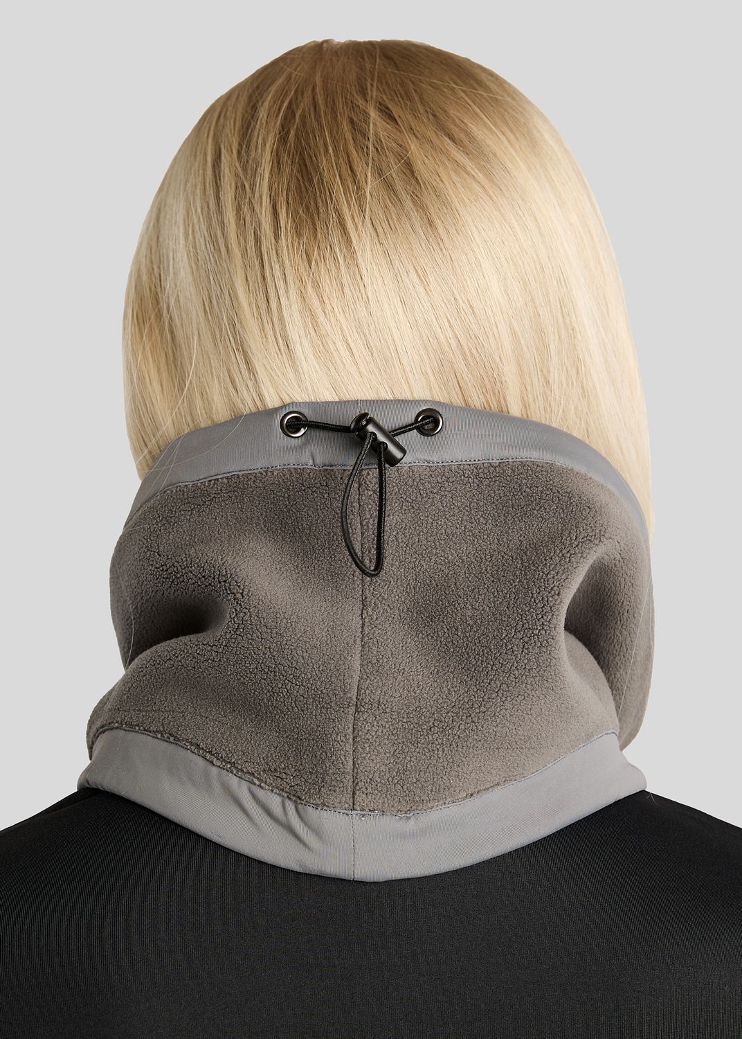 MoEllie Fleece Neckwarmer w. Gun Metal Crystal Tape Logo - Grey 