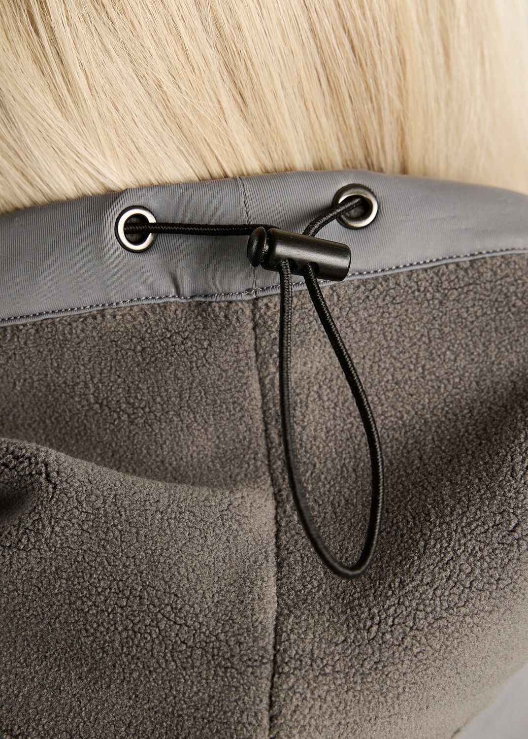 MoEllie Fleece Neckwarmer w. Gun Metal Crystal Tape Logo - Grey 