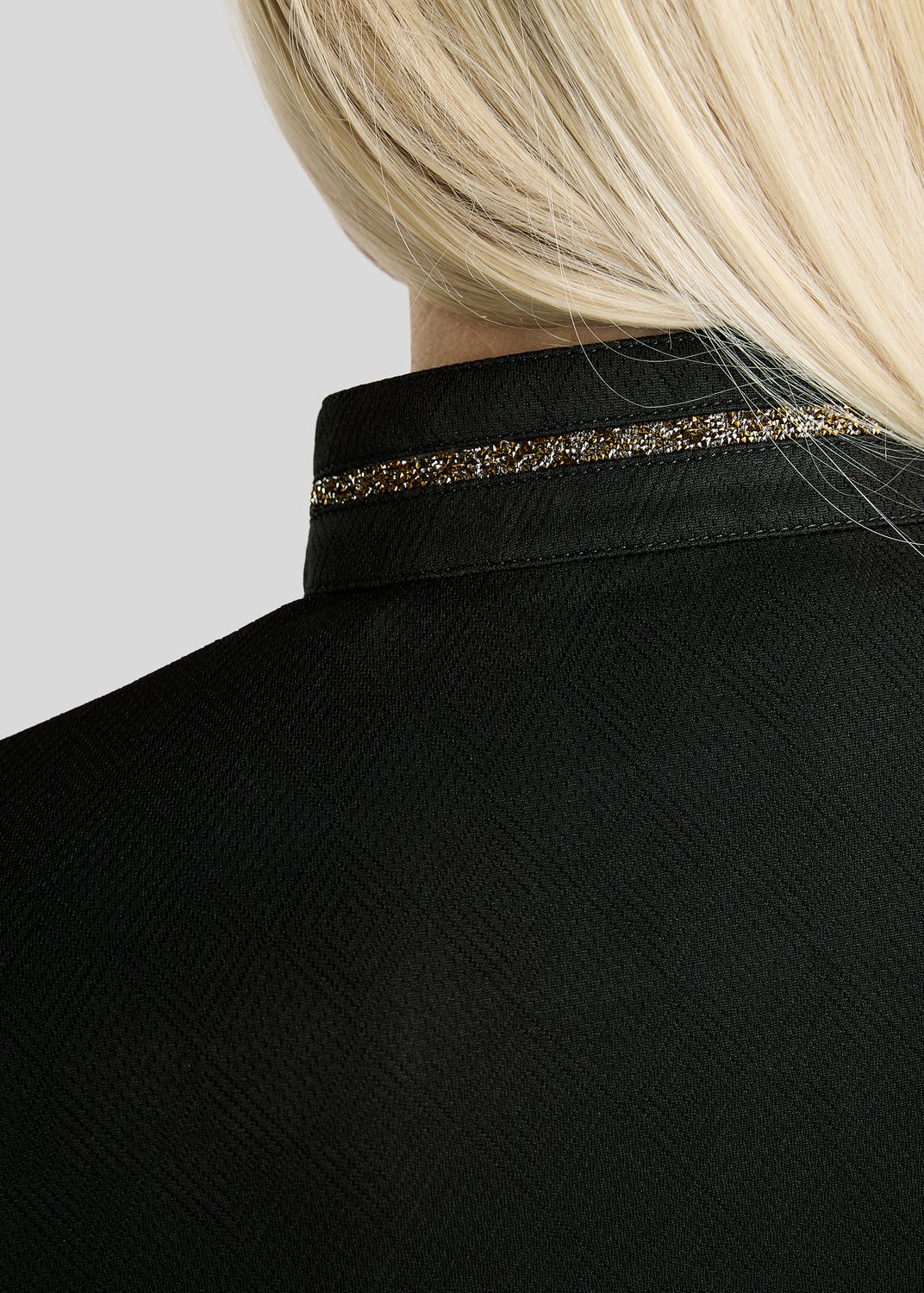 MoEkta Long Sleeved Jacquard Polo w. Golden Quartz Crystal Tape - Black 