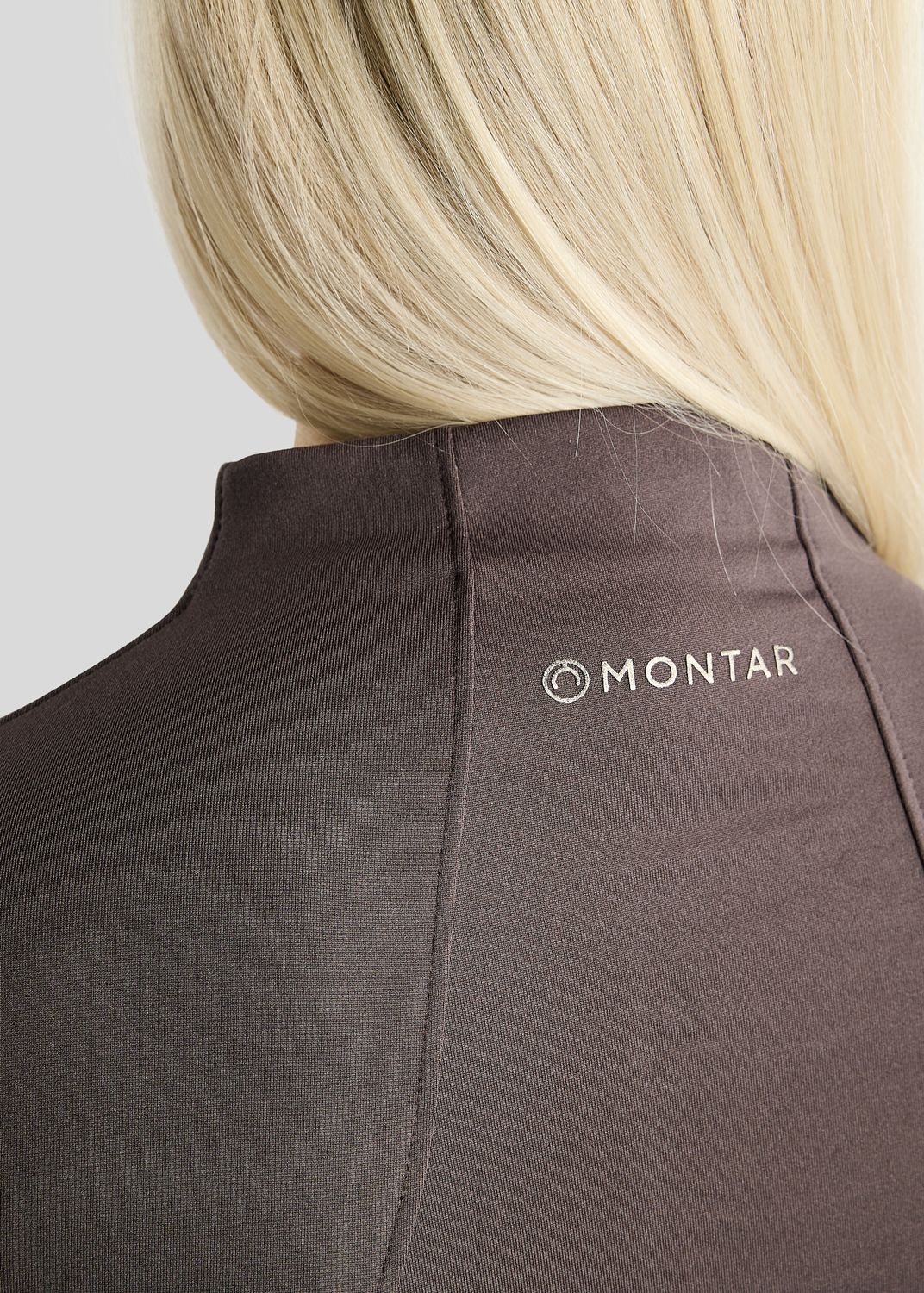 MoZida REFINED Long Sleeved Polo w. Gun Metal Details - Black Peony 
