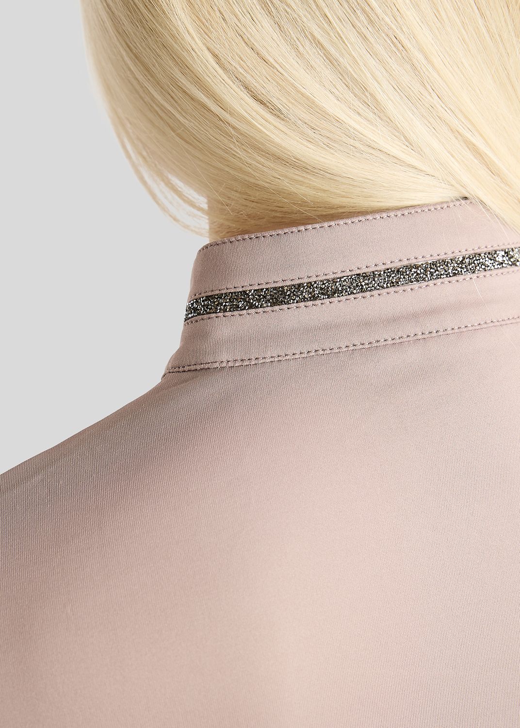 MoMaisy Long Sleeved Polo w. Gun Metal Crystal Tape and Crystal Logo - Pearl Grey 
