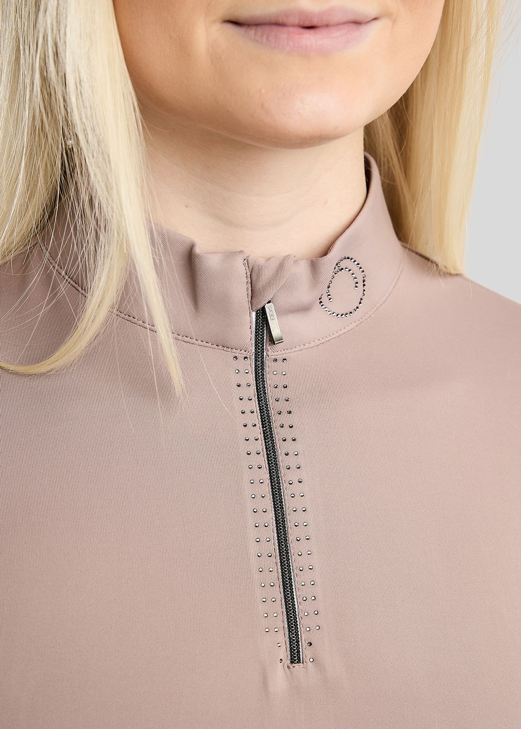 MoMaddy Long Sleeved Polo w. Gun Metal Crystals - Pearl Grey 