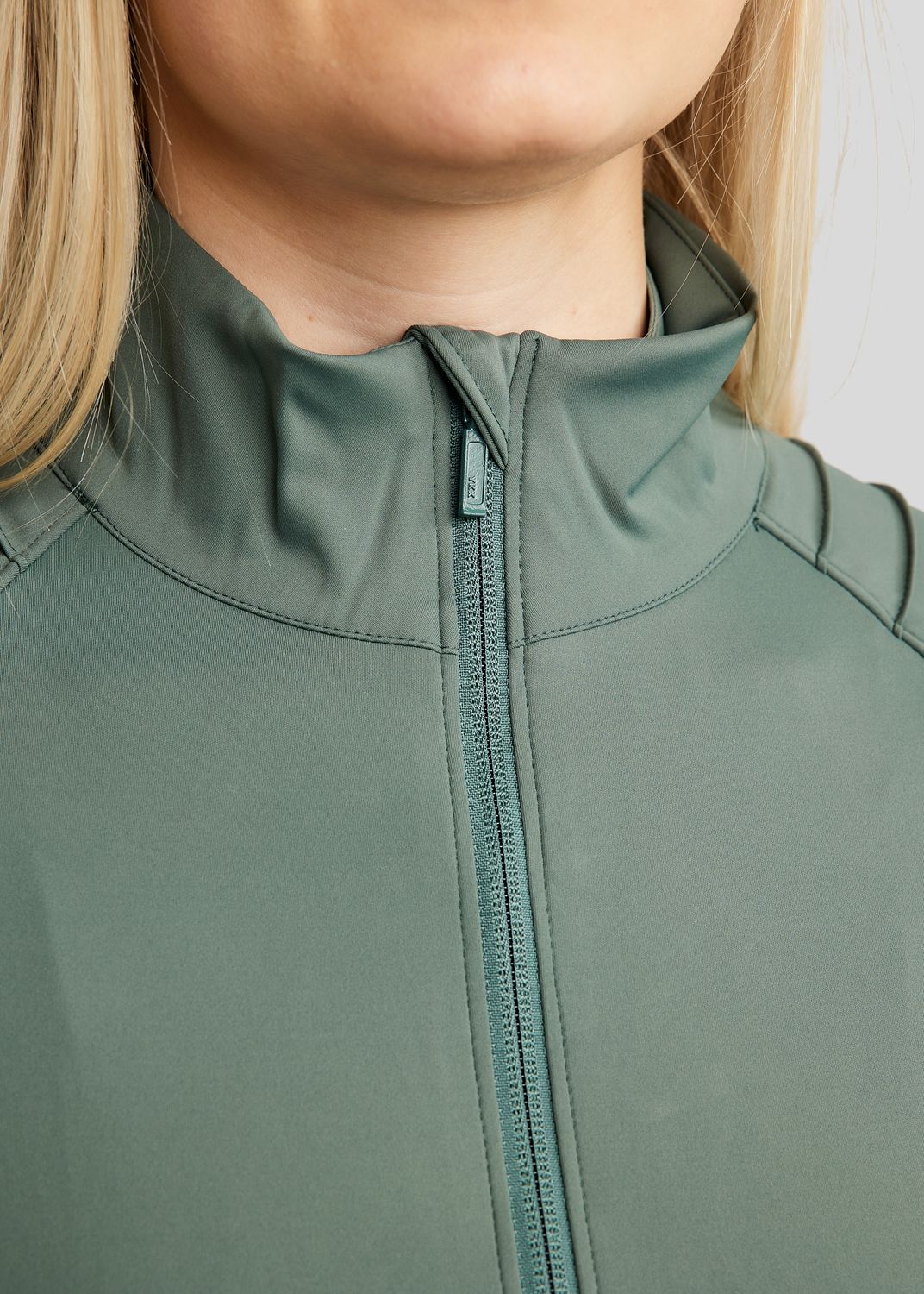 MoPearl Jacket w. Pintucks and Gun Metal Crystals - Jade