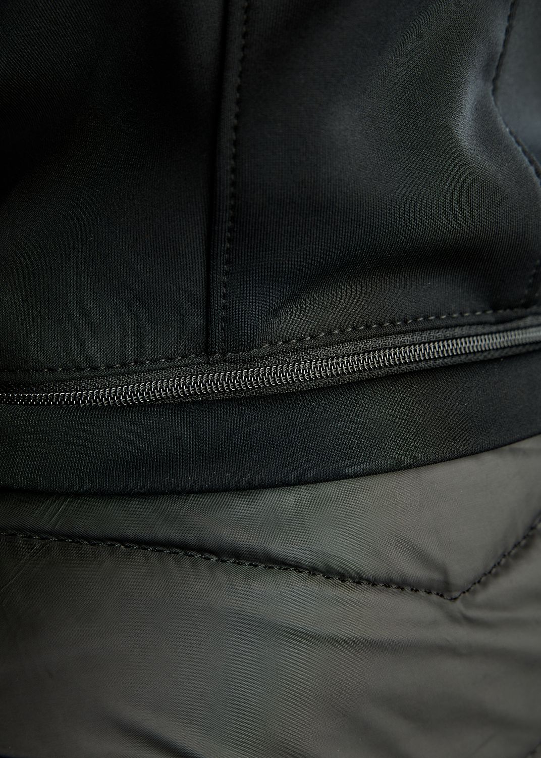 MoEverline Hybrid Jacket  w. Detachable Hood and Golden Quartz Crystsals - Black 