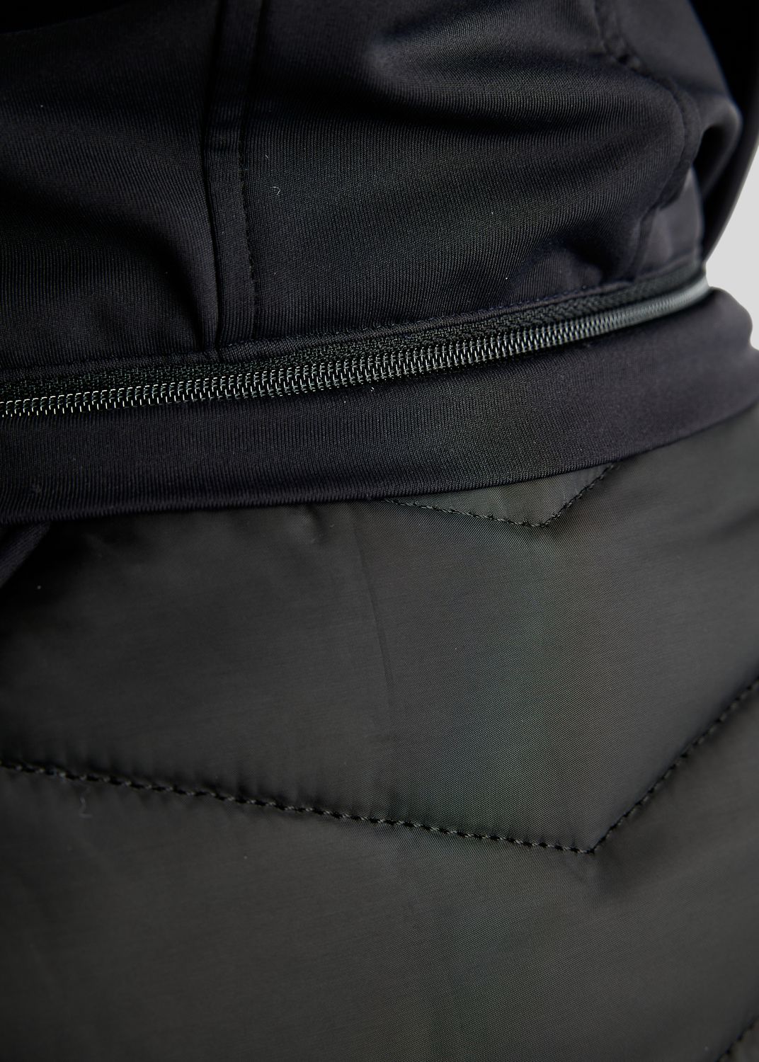 MoAddie Hybrid  Jacket w. Gun Metal Logo Charm - Black 