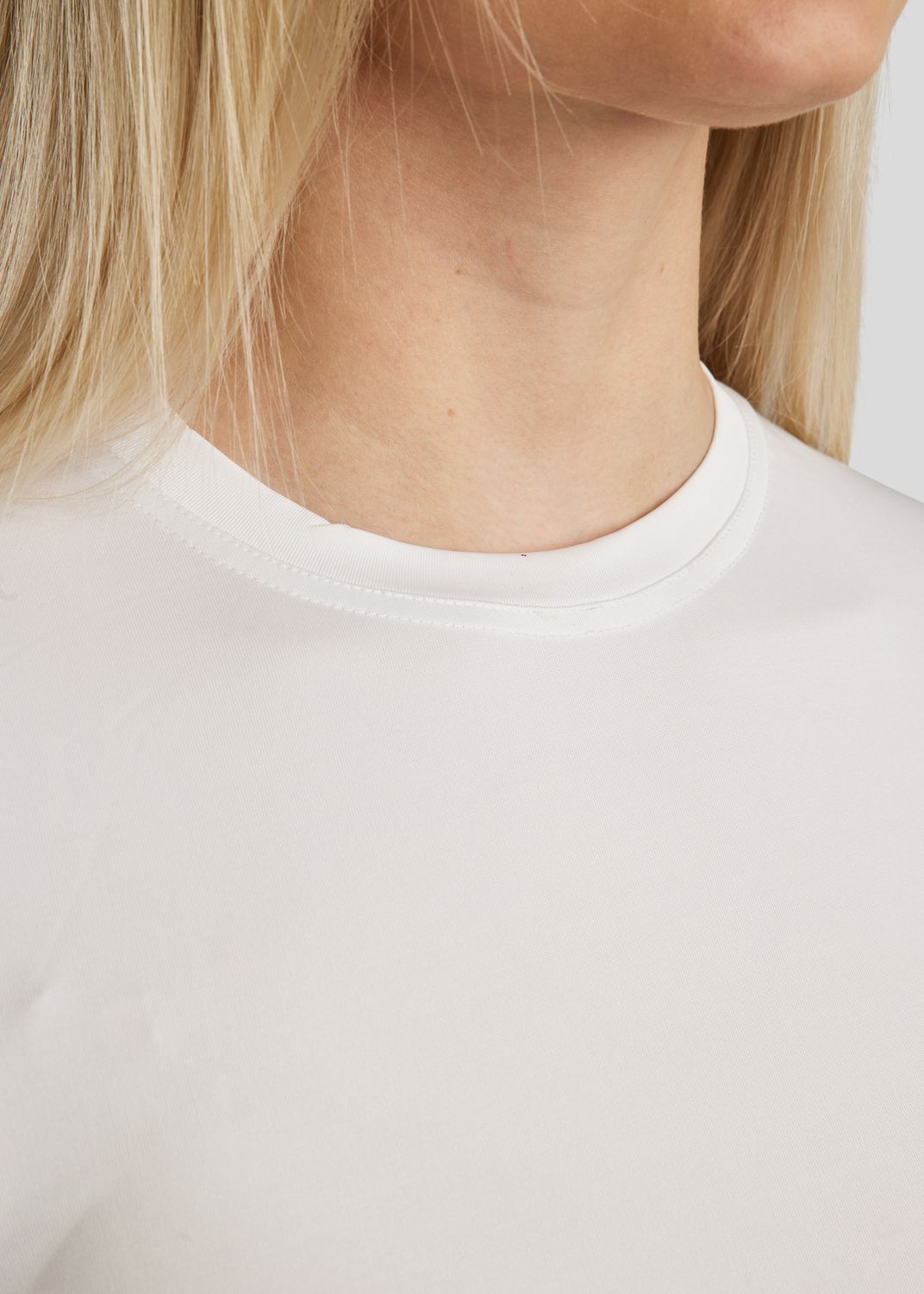 MoWendy Tee w. Lasercut Logo - White 