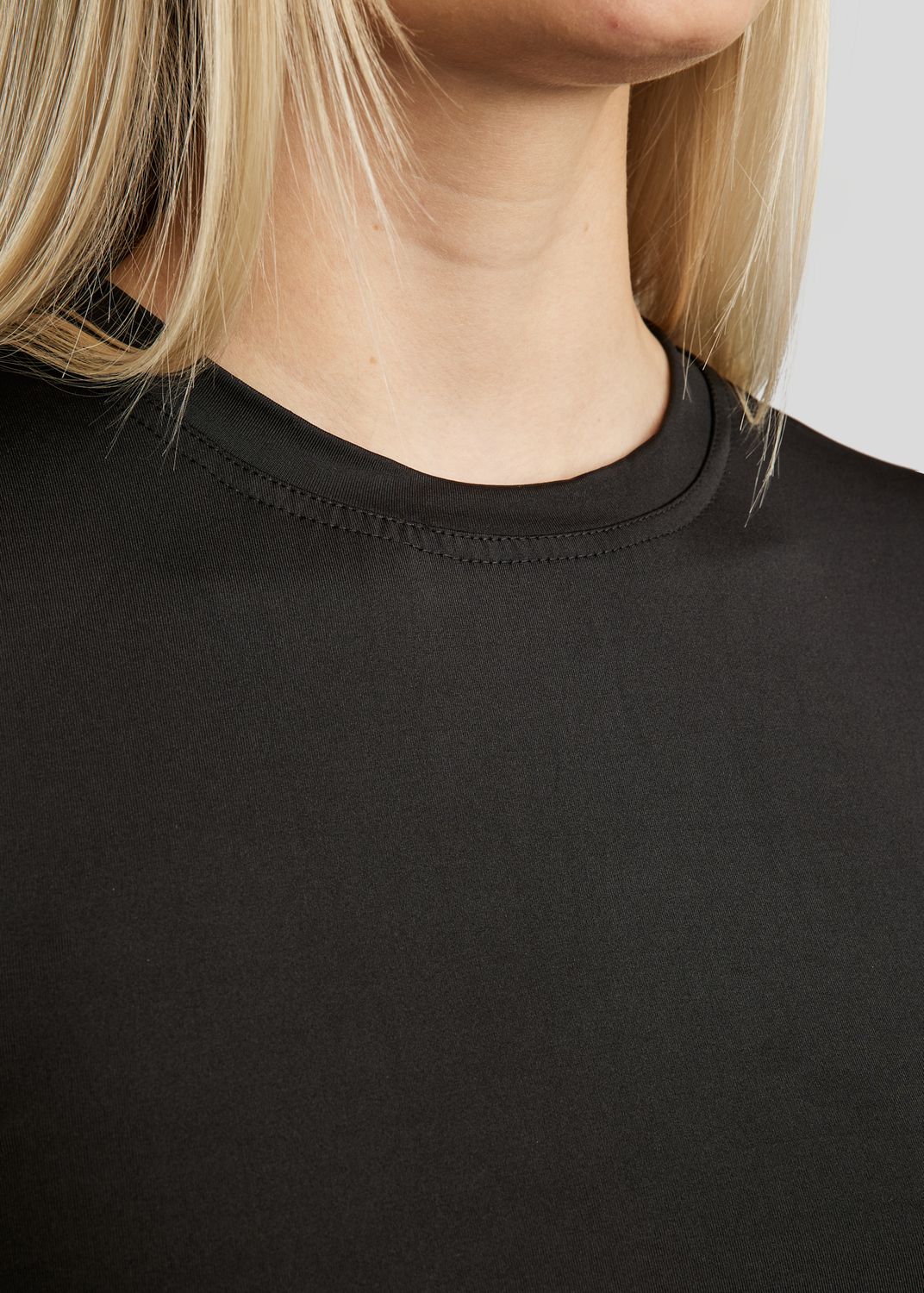 MoWendy Tee w. Lasercut Logo - Black 