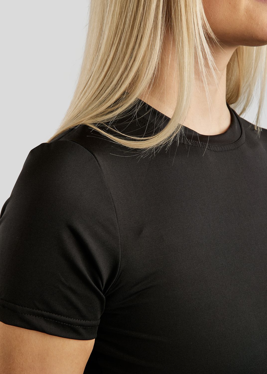 MoWendy Tee w. Lasercut Logo - Black 