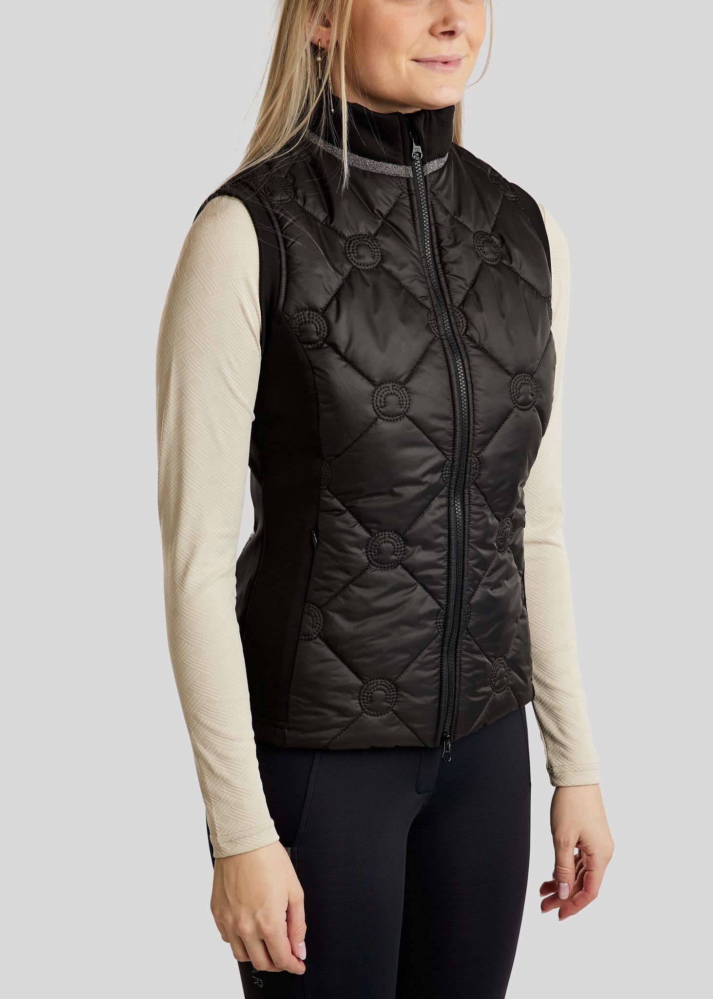 MoMartina Hybrid Vest m. Kviltet Monogram - Sort 
