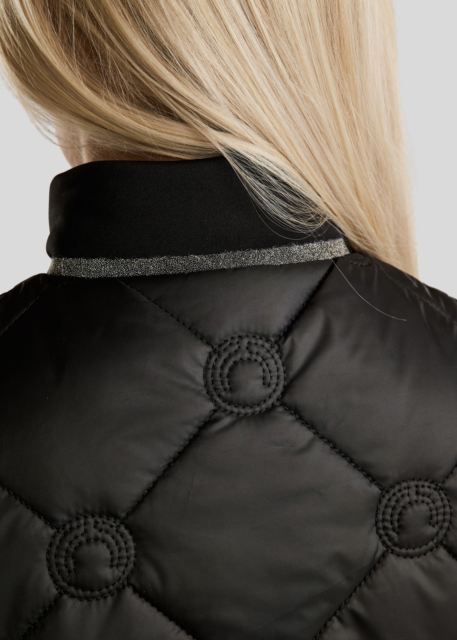 MoMartina Hybrid Vest m. Kviltet Monogram - Sort 