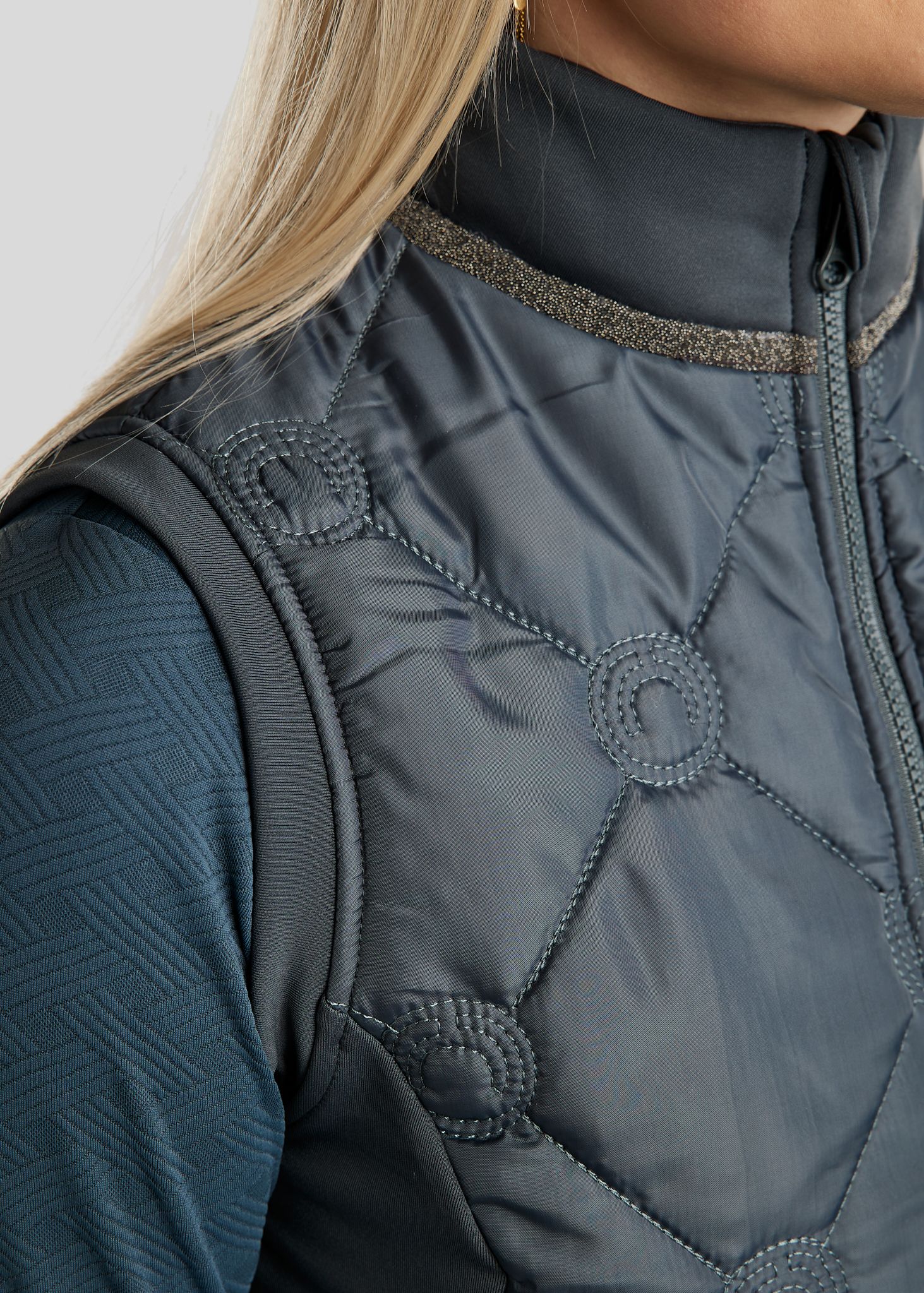 MoMartina Hybrid Vest m. Kviltet Monogram - Dark Slate 