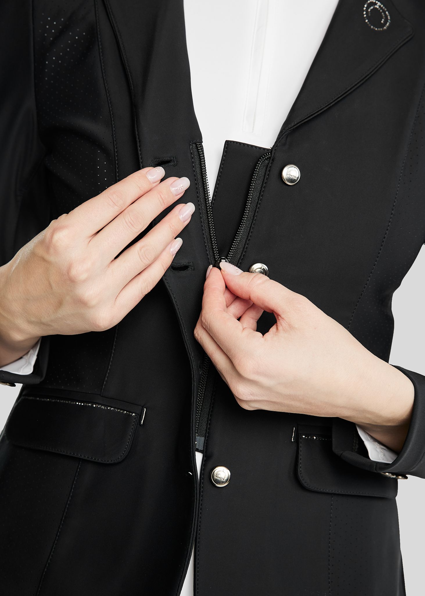 MoZida Softshell Stævnejakke m. Lasercut og Gun Metal Krystaller - Sort 