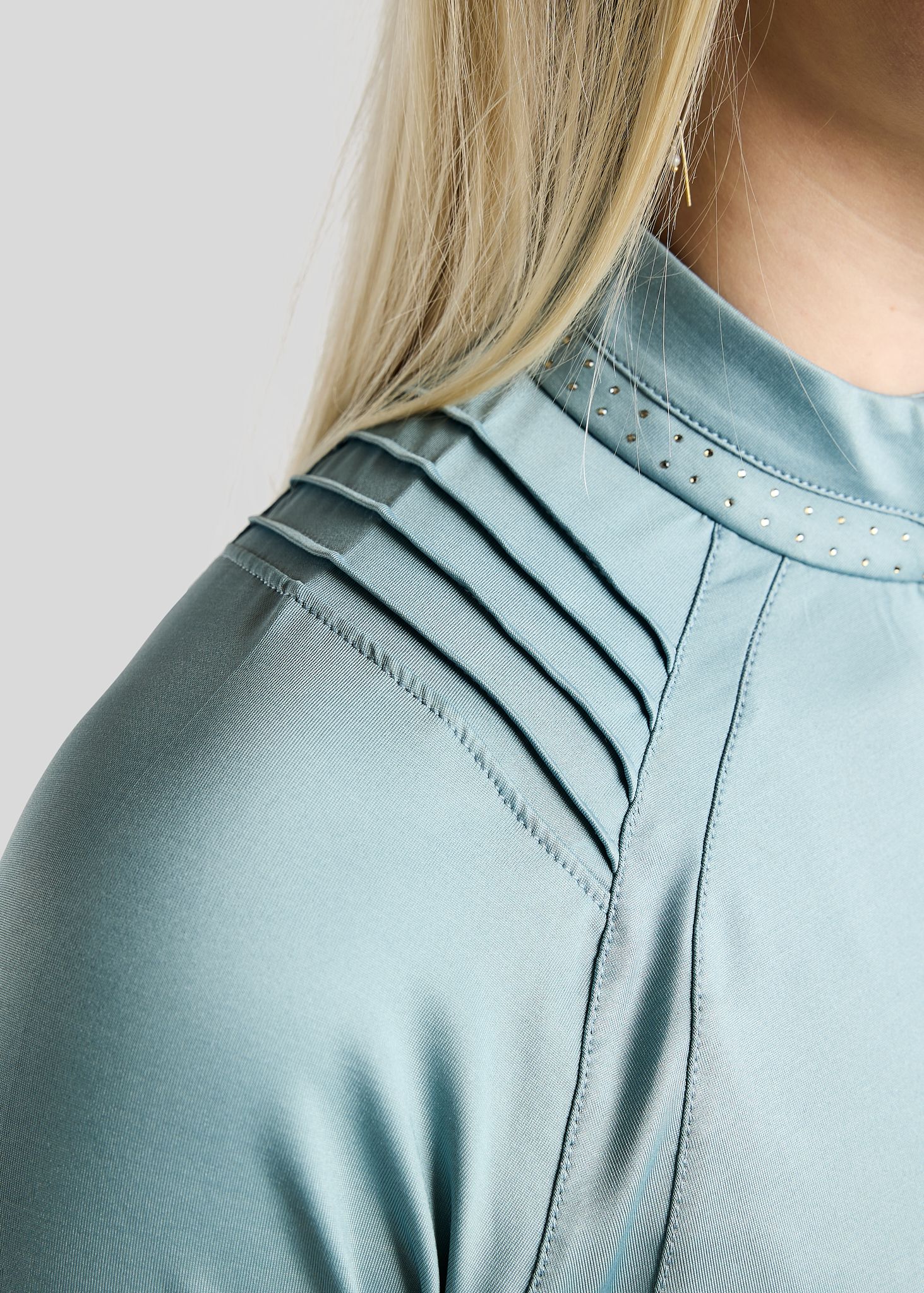 MoWilma Long Sleeved Polo w. Golden Quartz Crystals and Pintucks - Smokey Blue 
