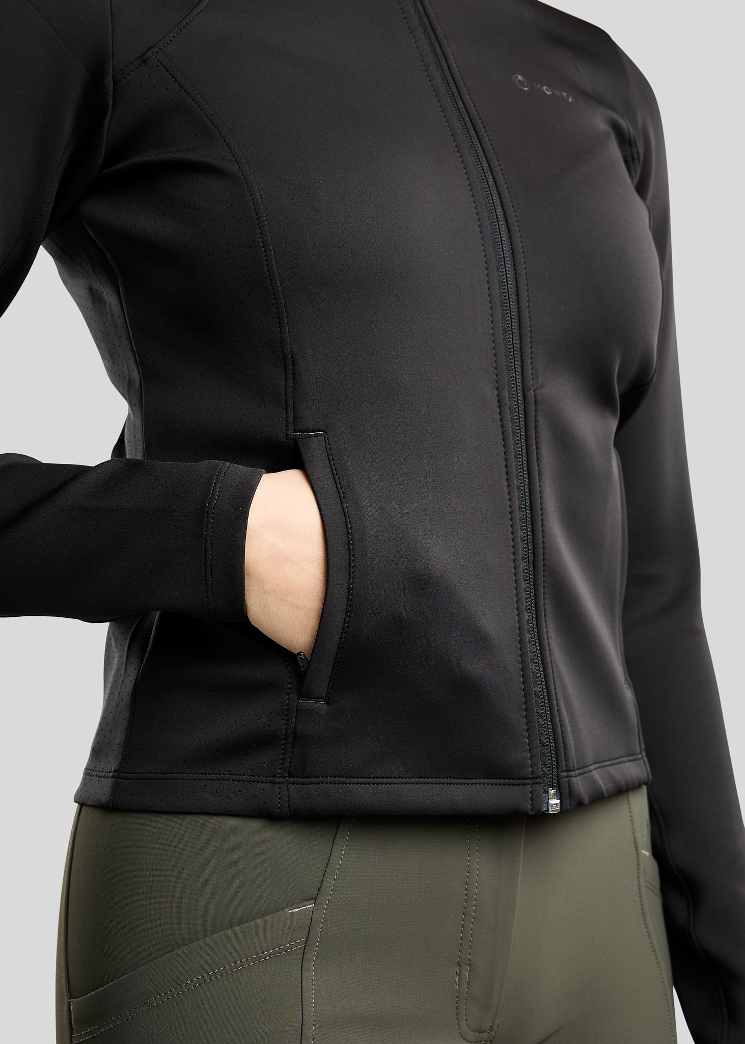 MoZida REFINED Jacket w. Gun Metal Crystal Logo - Black 