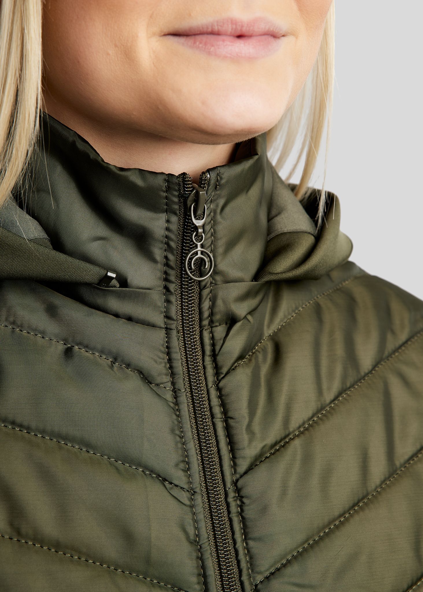 MoEliza Hybrid Jacket w. Detachable Hood and Gun Metal Crystsals - New Olive 