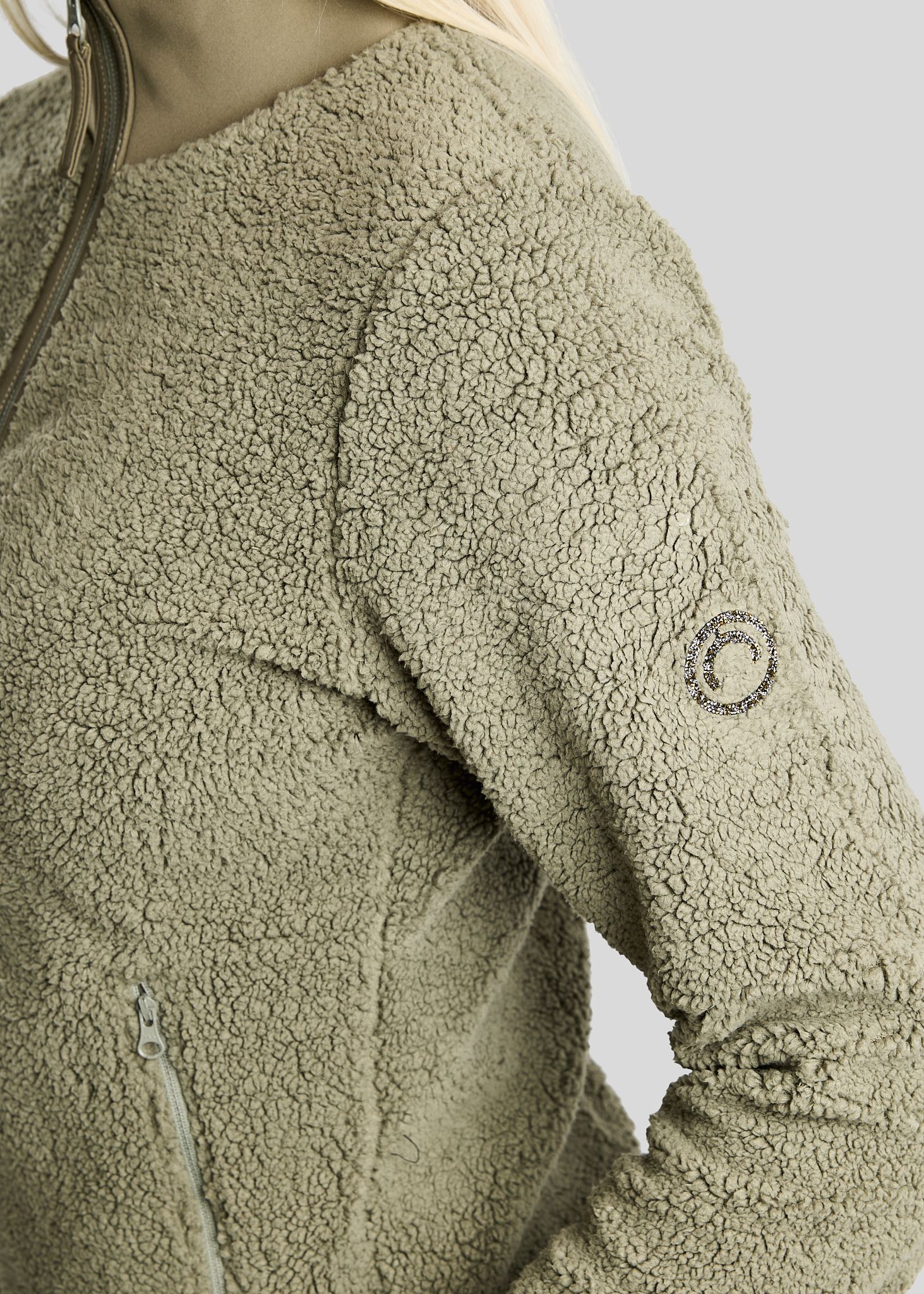 MoEbba Teddy Pile Full Zip Jacket w. Golden Quartz Crystal Tape - Dusty Green 