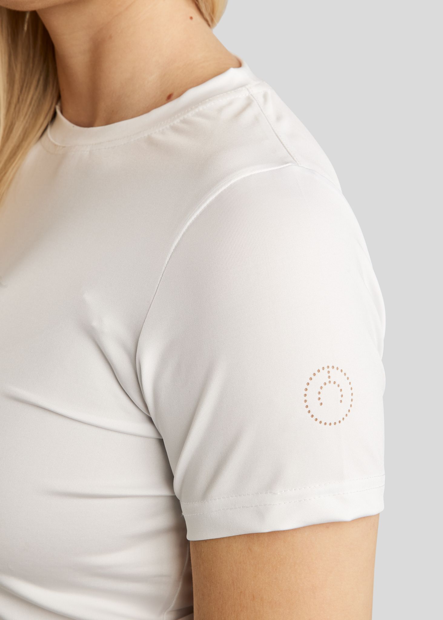 MoWendy Tee w. Lasercut Logo - White 