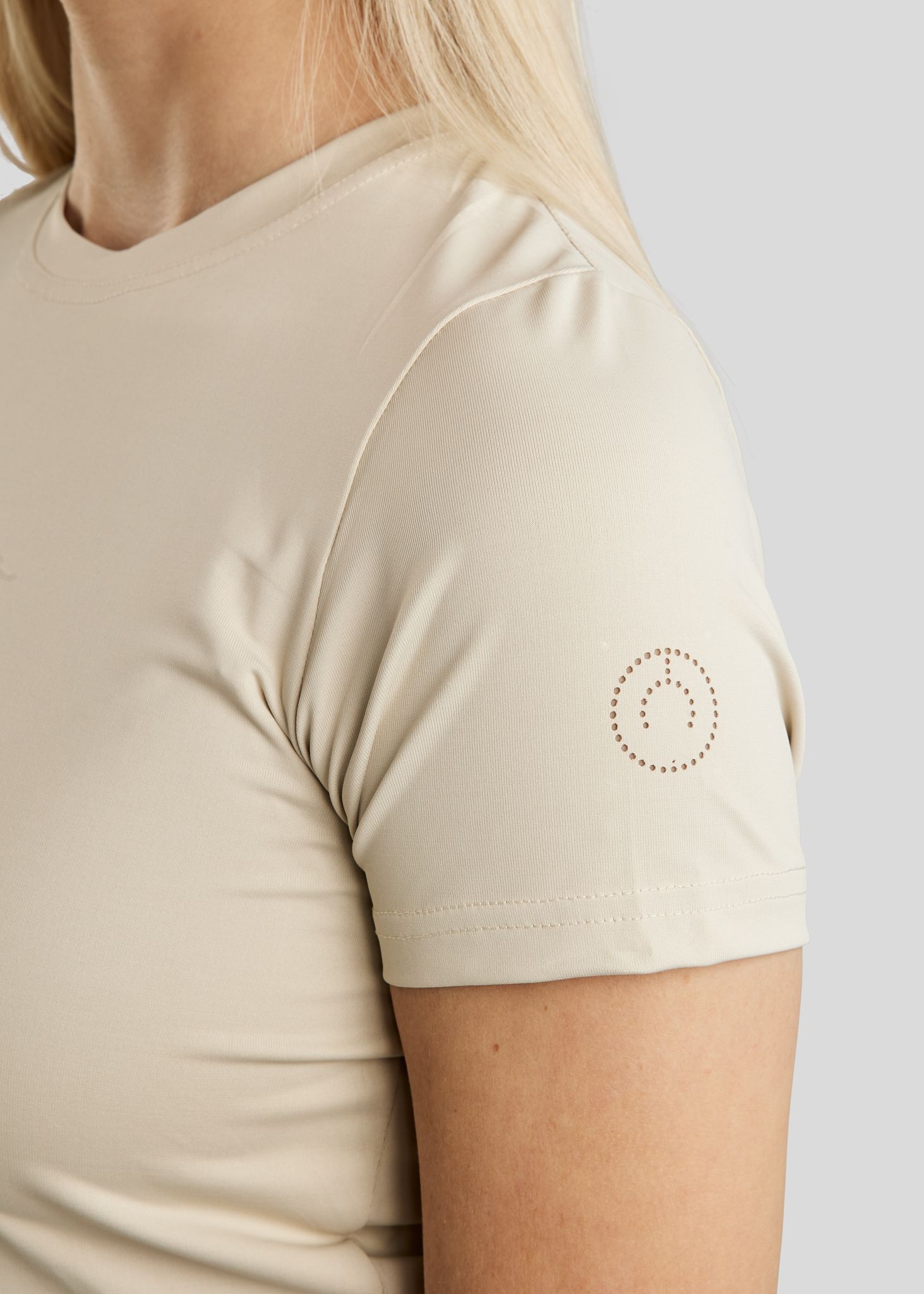 MoWendy Tee w. Lasercut Logo